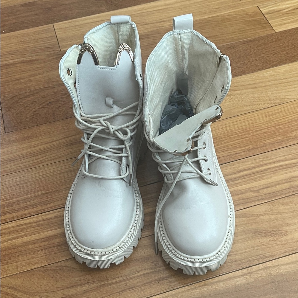 Women's Cream Lace-Up Boots
